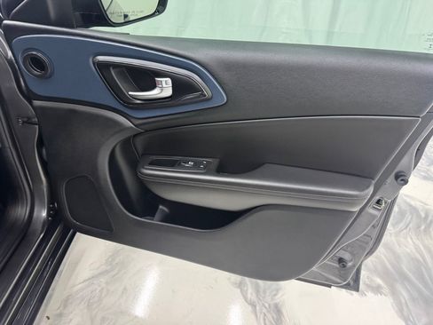Used 2015 Chrysler 200 S FWD image 12