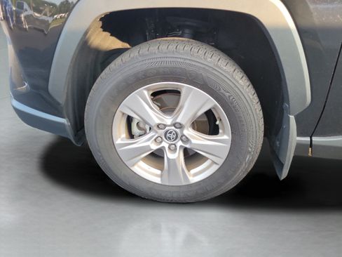 Used 2025 Toyota RAV4 XLE w/ Convenience Package FWD image 30