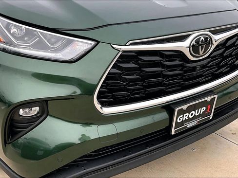 Used 2024 Toyota Highlander Limited image 29