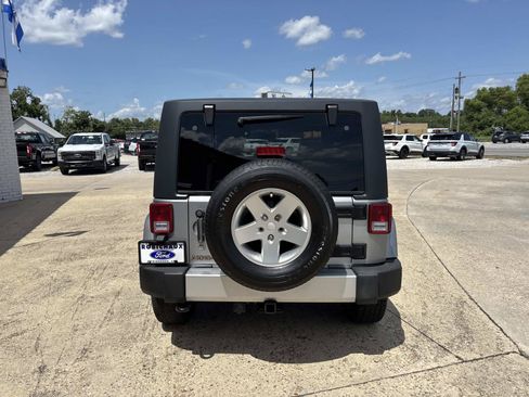 Used 2015 Jeep Wrangler Sahara w/ Connectivity Group AWD/4WD image 6