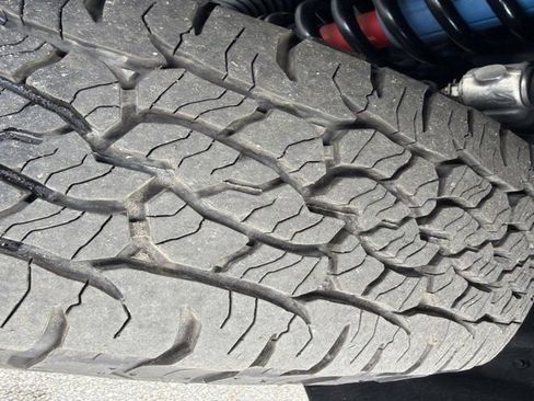 Certified 2024 Toyota Tacoma TRD Off-Road AWD/4WD image 29