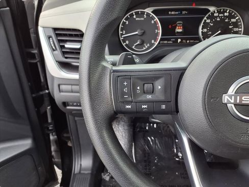 Used 2024 Nissan Rogue SV image 10