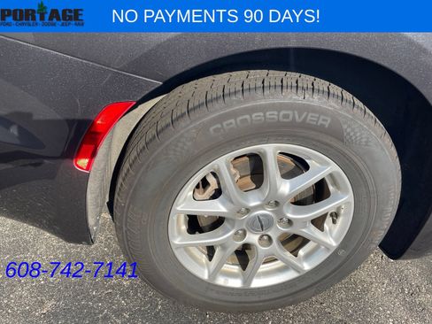 Used 2023 Chrysler Pacifica Touring-L FWD image 13