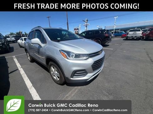 Used 2019 Chevrolet Trax LT w/ LT Convenience Package AWD/4WD image 3