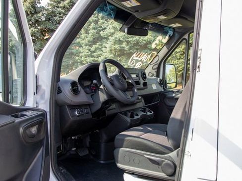 Used 2023 Mercedes-Benz Sprinter 4500 image 13