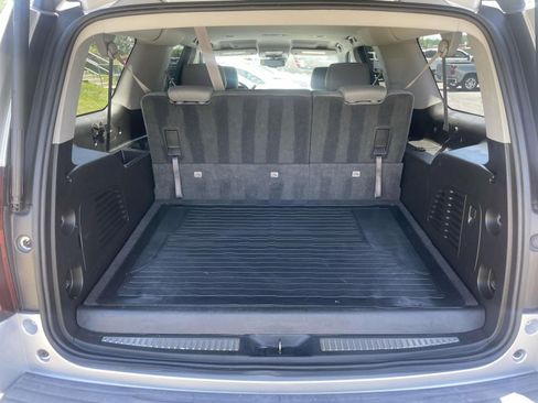 Used 2015 Chevrolet Suburban LT RWD image 8