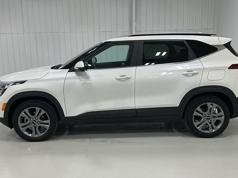 Used 2023 Kia Seltos S w/ Navigation Package image 2
