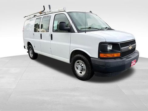 Used 2017 Chevrolet Express 2500 image 1