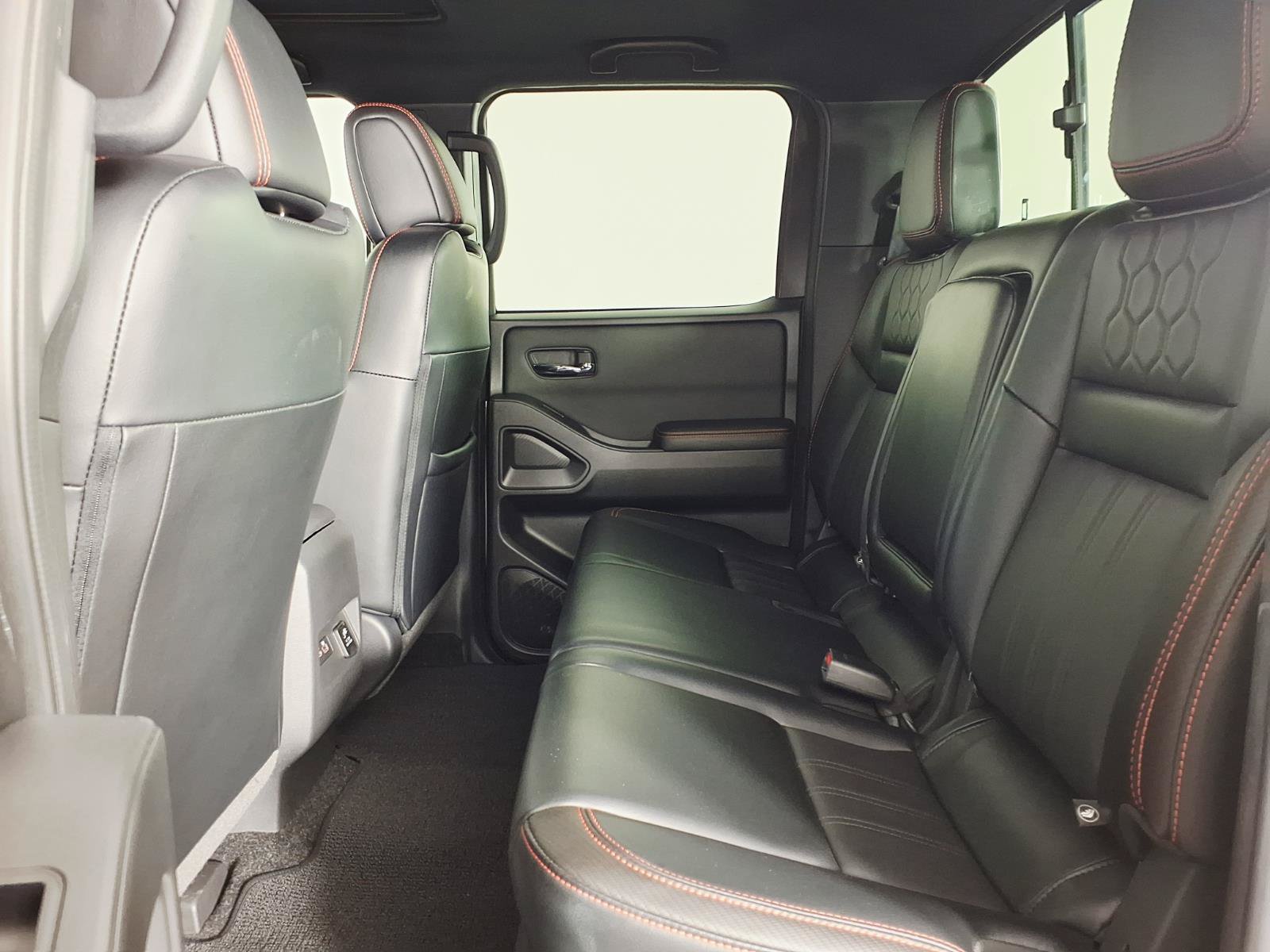 Used 2023 Nissan Frontier PRO-4X w/ Pro-4X Premium Package AWD/4WD image 13