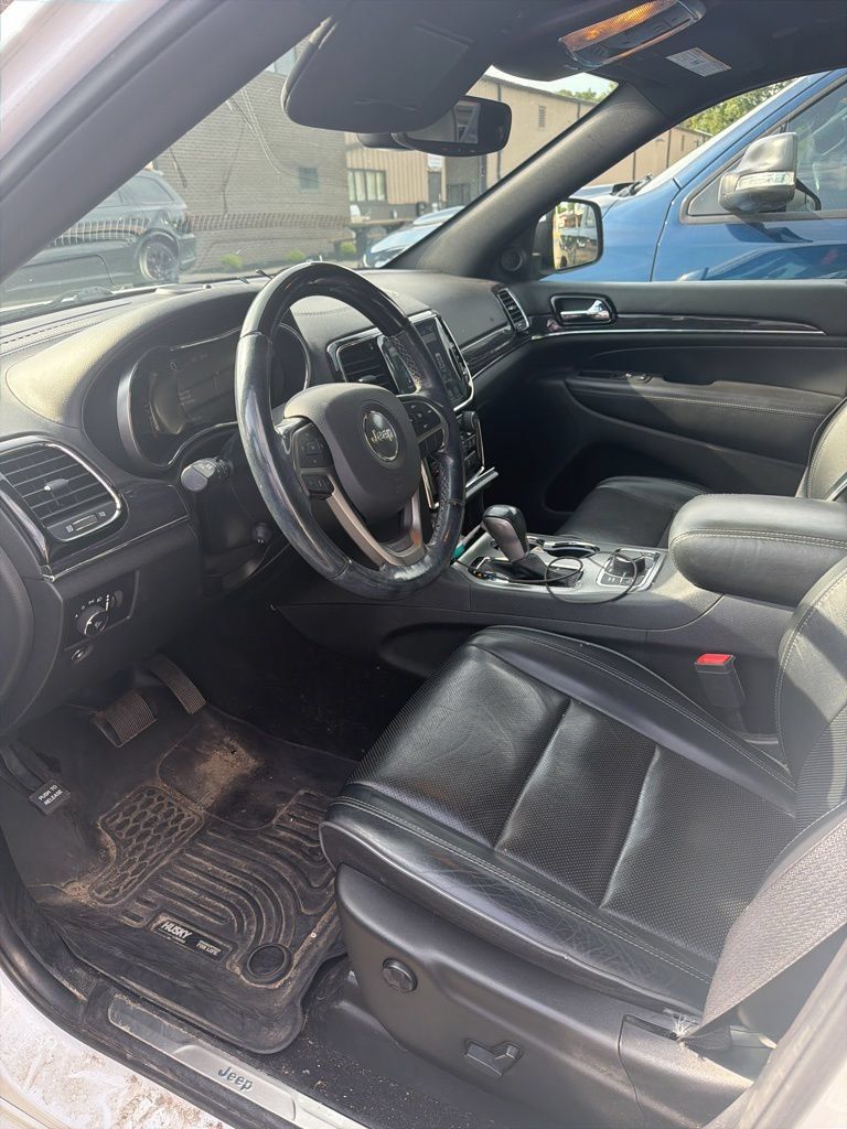 Used 2020 Jeep Grand Cherokee Overland AWD/4WD image 6