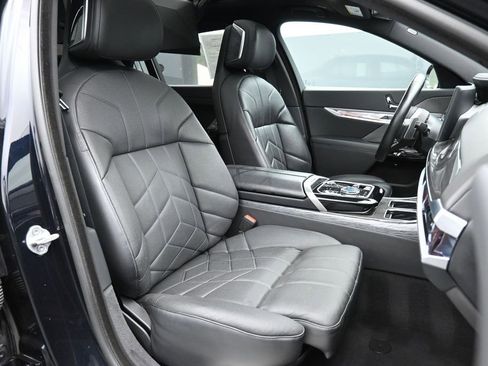 Used 2023 BMW 760i xDrive w/ Executive Package AWD/4WD image 30