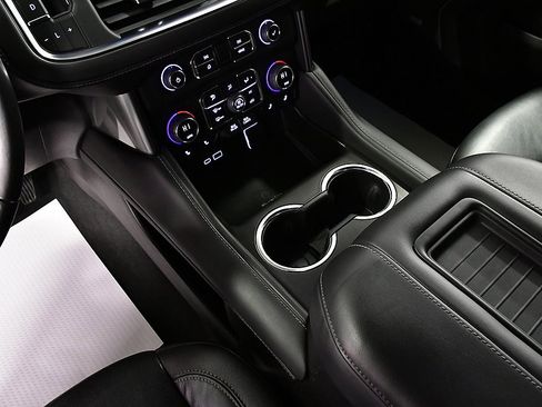 Used 2021 Chevrolet Tahoe Z71 image 20