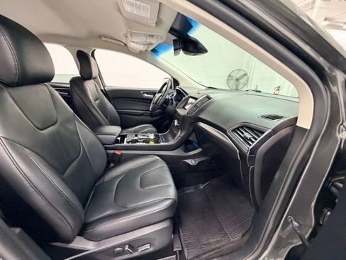 Used 2019 Ford Edge Titanium w/ Cold Weather Package AWD/4WD image 31