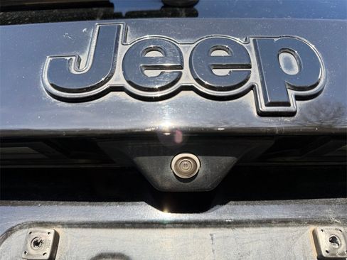 Used 2023 Jeep Renegade Trailhawk image 17