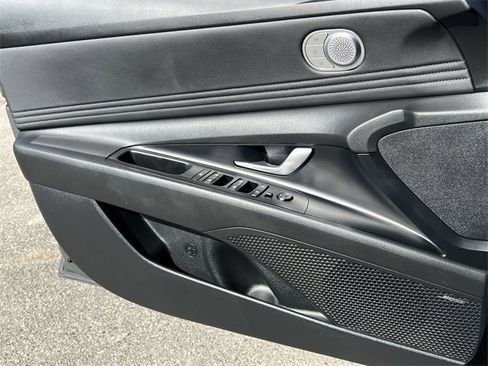 Used 2024 Hyundai Elantra Limited image 17