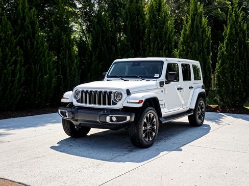 Used 2024 Jeep Wrangler Unlimited Sahara w/ Technology Group AWD/4WD image 5