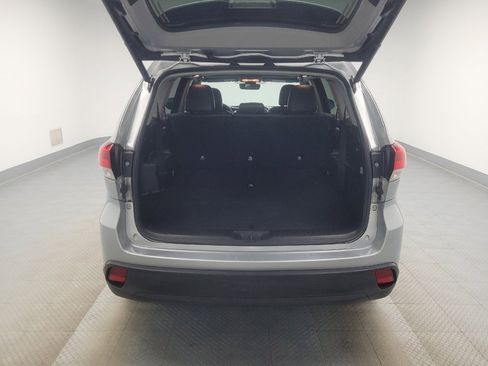Used 2017 Toyota Highlander XLE w/ Carpet Mat Package image 29