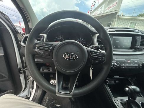 Used 2018 Kia Sorento FWD image 15