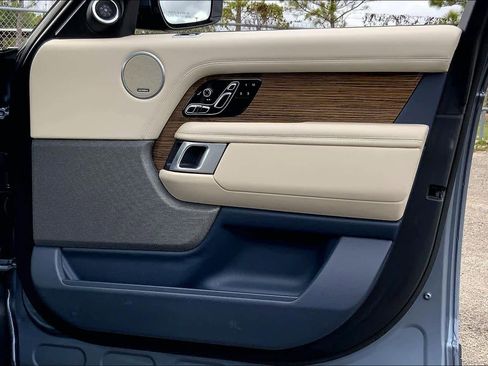 Used 2019 Land Rover Range Rover HSE image 21