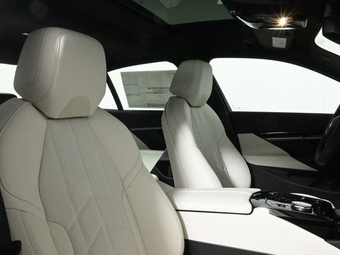 Used 2025 BMW 530i xDrive image 24