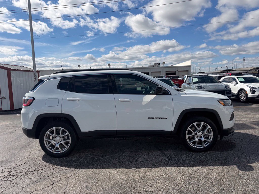Used 2023 Jeep Compass Latitude AWD/4WD image 4