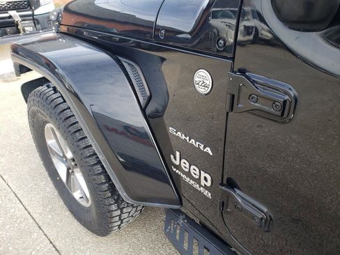 Used 2018 Jeep Wrangler Unlimited Sahara image 14