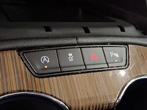 Used 2021 GMC Acadia SLE w/ Driver Convenience Package image 20