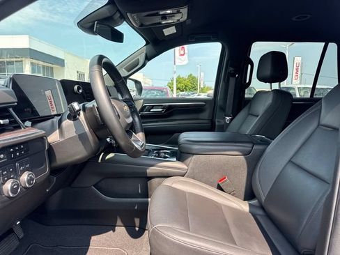 Used 2025 Chevrolet Tahoe LT AWD/4WD image 14