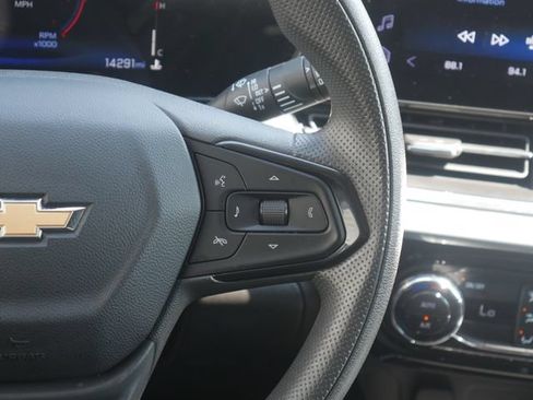 Used 2025 Chevrolet Trax LT FWD image 15