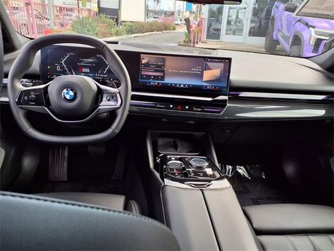 Used 2025 BMW 530i xDrive image 10