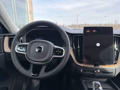 New 2026 Volvo XC60 B5 Ultra w/ Climate Package image 9