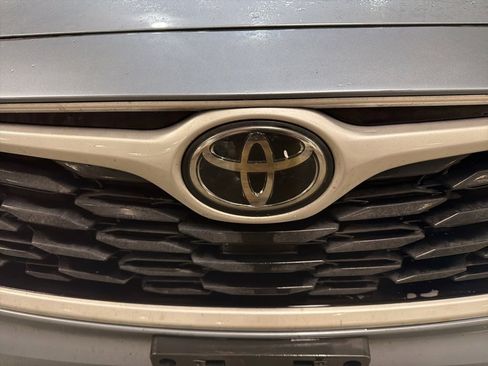 Used 2023 Toyota Highlander L image 6