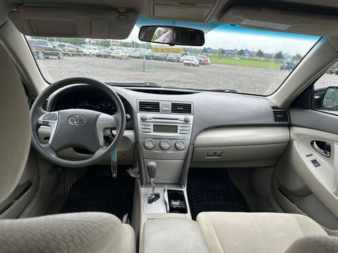 Used 2010 Toyota Camry LE FWD image 19