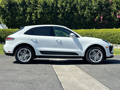 Certified 2025 Porsche Macan image 9