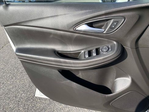 Used 2020 Buick Encore GX Preferred w/ Cold Weather Comfort Package FWD image 19
