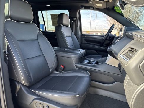 Used 2023 GMC Yukon XL SLT w/ SLT Premium Package image 20