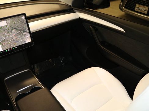 Used 2023 Tesla Model Y Long Range AWD/4WD image 17