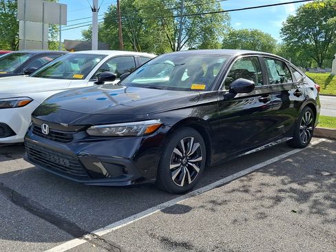 Used 2024 Honda Civic EX image 3