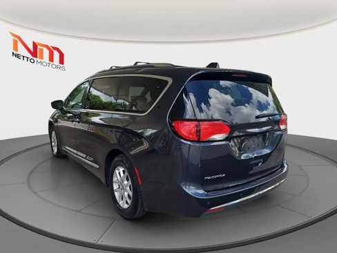 Used 2020 Chrysler Pacifica Touring-L w/ Advanced Safetytec Group image 3