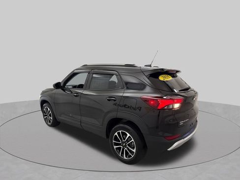 Used 2025 Chevrolet TrailBlazer LT w/ Convenience Package AWD/4WD image 3