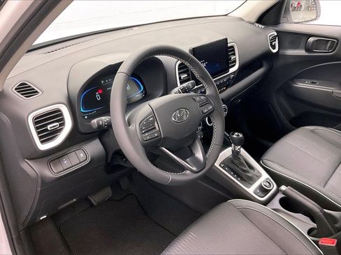 New 2025 Hyundai Venue Limited image 7