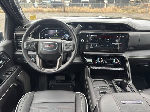 Used 2025 GMC Sierra 2500 AT4X image 18