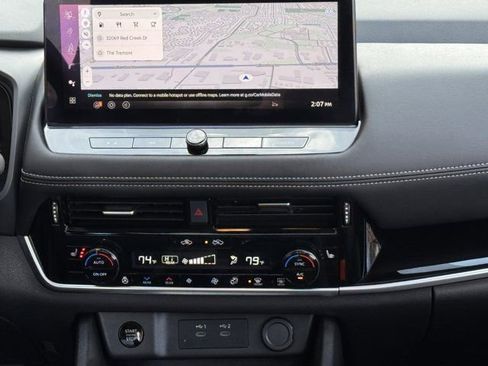 Used 2025 Nissan Rogue SL w/ Tech Package image 17