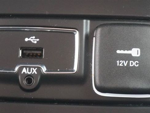 Used 2017 Jeep Renegade Altitude AWD/4WD image 21