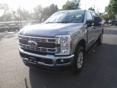 Used 2024 Ford F250 XLT image 4