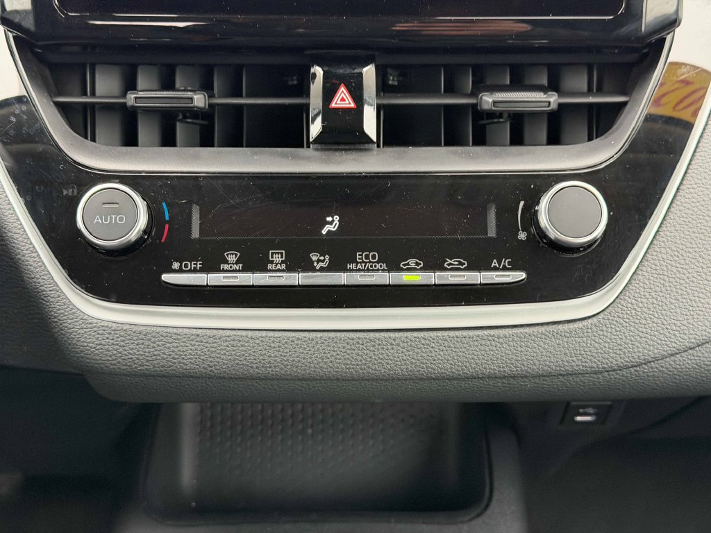 Used 2024 Toyota Corolla LE FWD image 33