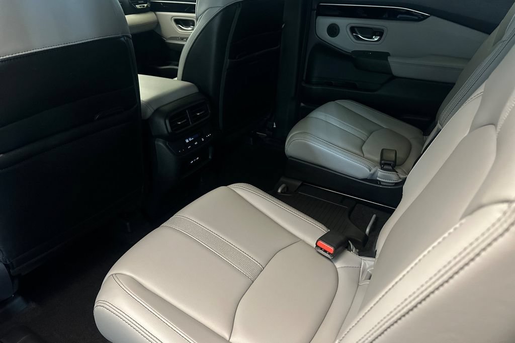Used 2025 Honda Pilot EX-L image 12