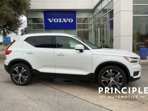 Certified 2021 Volvo XC40 T4 Inscription w/ Climate Package image 3