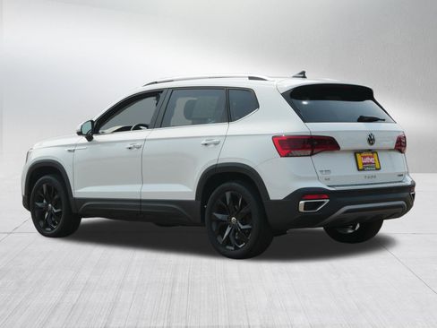Used 2023 Volkswagen Taos SE w/ Panoramic Sunroof Package AWD/4WD image 5