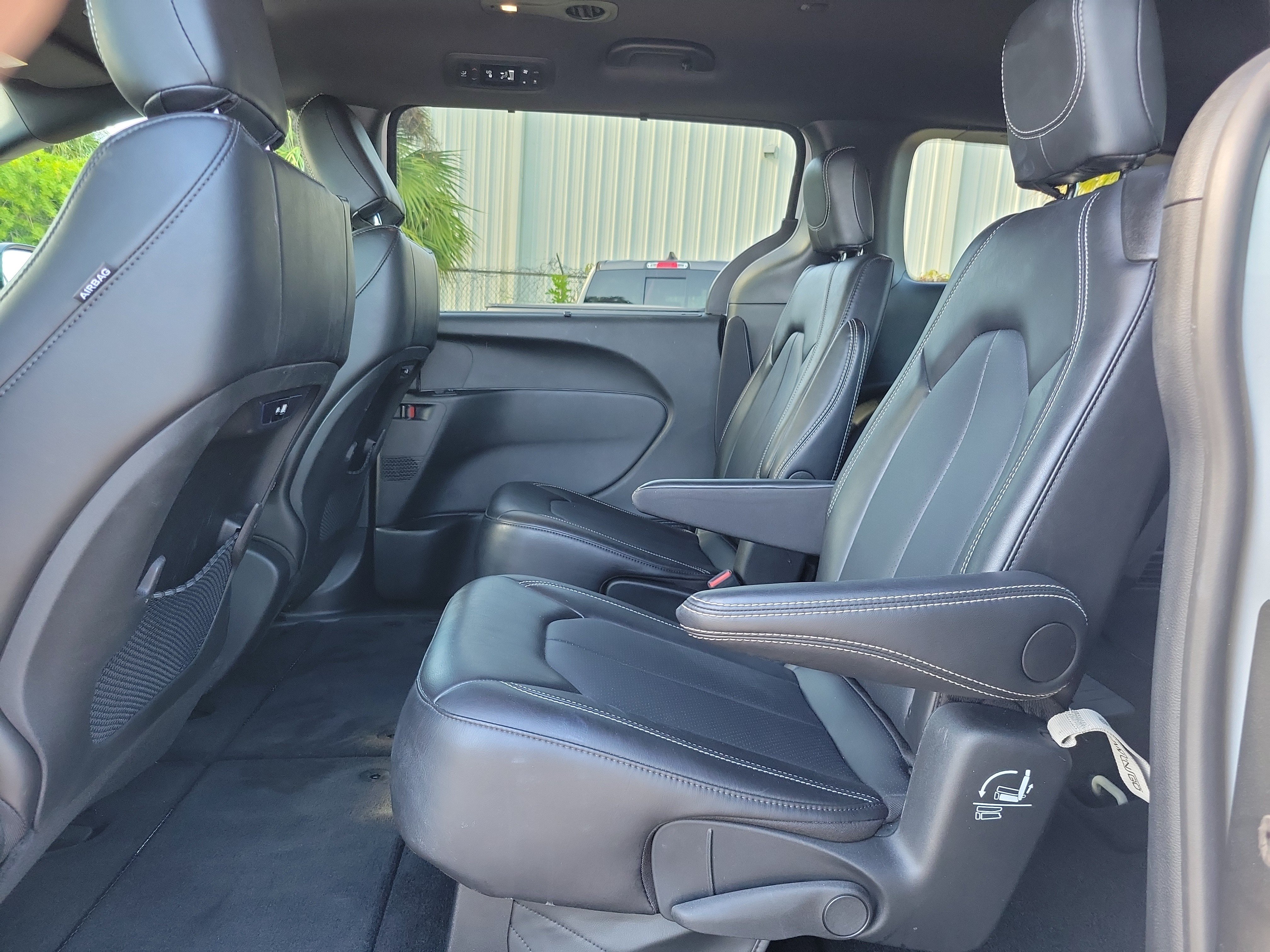 Used 2026 Chrysler Pacifica Select w/ S Appearance Package FWD image 8